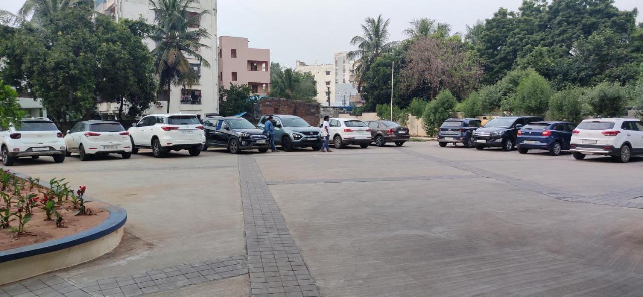 Manjeera Sarovar Premiere Hotel Rājahmundry Exterior foto