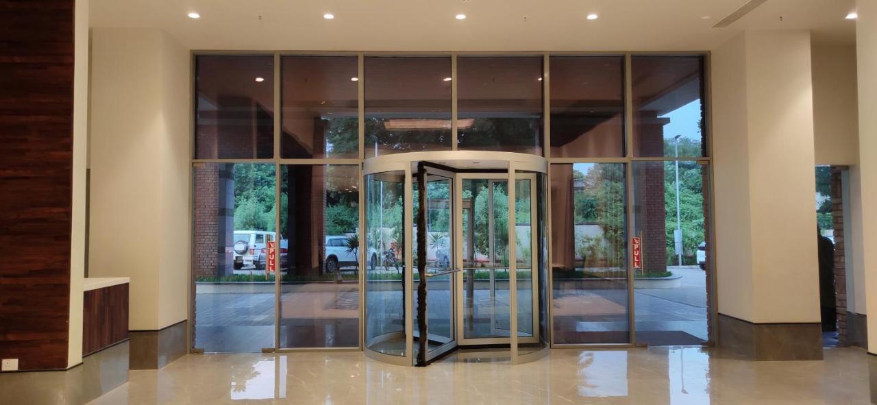 Manjeera Sarovar Premiere Hotel Rājahmundry Exterior foto