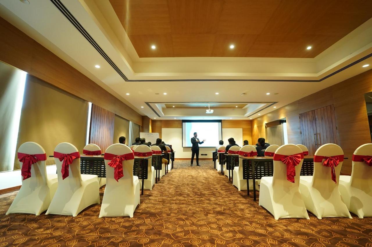 Manjeera Sarovar Premiere Hotel Rājahmundry Exterior foto