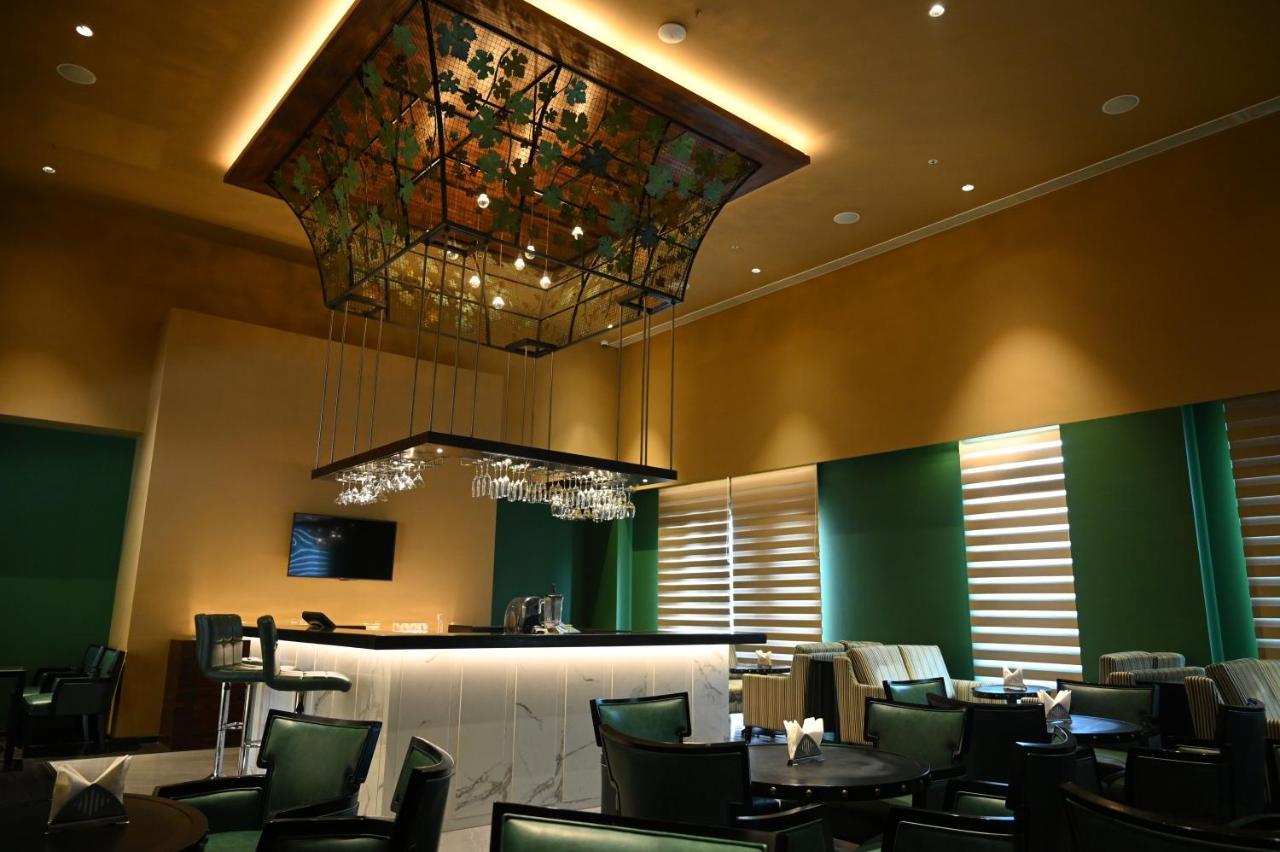 Manjeera Sarovar Premiere Hotel Rājahmundry Exterior foto