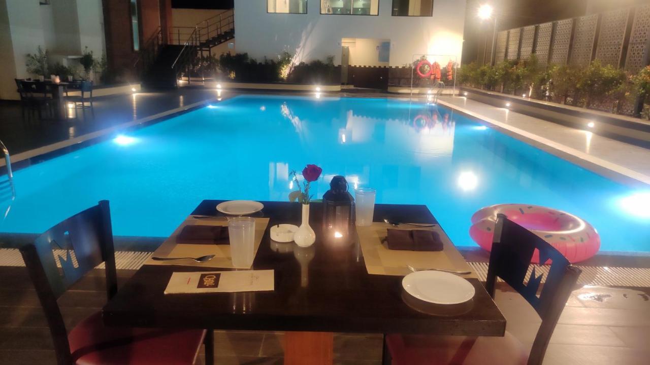 Manjeera Sarovar Premiere Hotel Rājahmundry Exterior foto