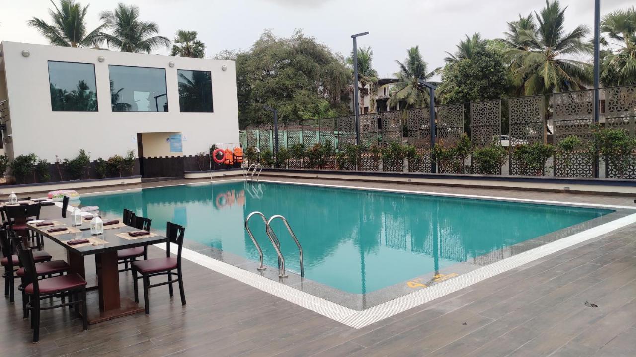 Manjeera Sarovar Premiere Hotel Rājahmundry Exterior foto