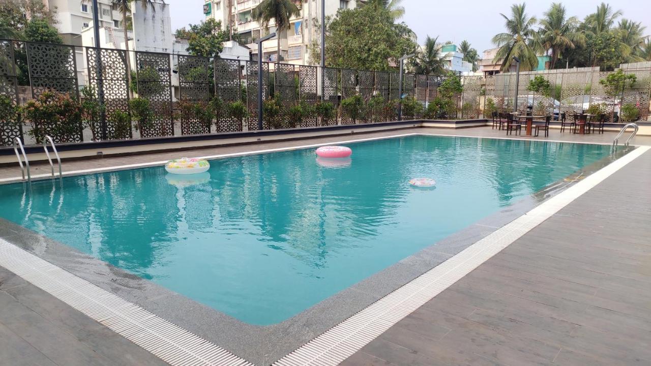 Manjeera Sarovar Premiere Hotel Rājahmundry Exterior foto
